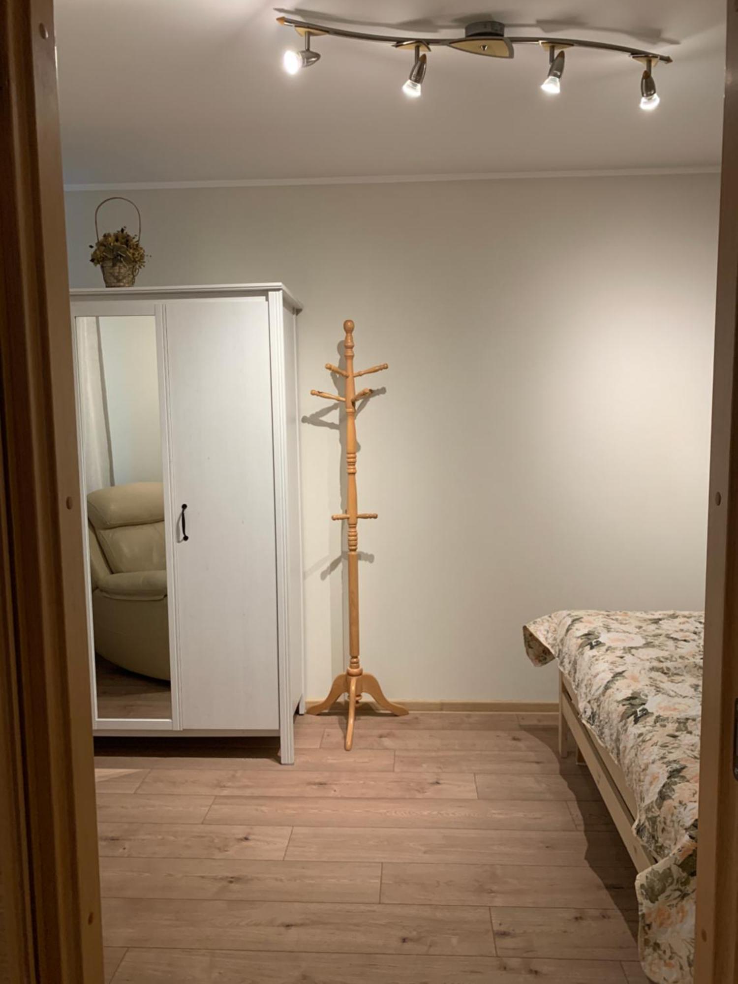 Dikol Two-Room Apartment-Self Check-In & Free Parking Near City Center Tallinn Kültér fotó